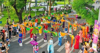 Hơn 100.000 lượt khách đến Huế dịp Festival