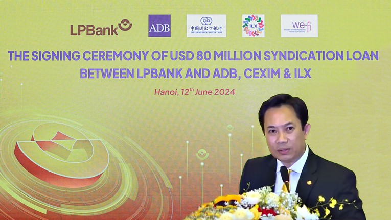 &Ocirc;ng L&ecirc; Minh T&acirc;m - Ph&oacute; Chủ tịch Thường trực HĐQT LPBank ph&aacute;t biểu tại sự kiện.