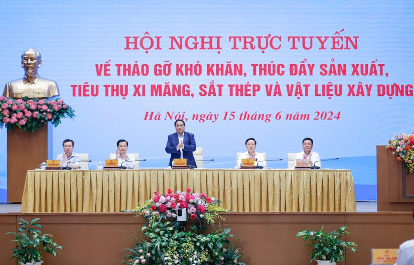 Thủ tướng chủ tr&igrave; Hội nghị th&aacute;o gỡ kh&oacute; khăn, th&uacute;c đẩy sản xuất, ti&ecirc;u thụ xi măng, sắt th&eacute;p v&agrave; vật liệu x&acirc;y dựng s&aacute;ng 15/6. Nguồn: VGP.