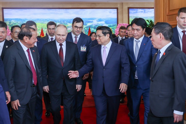 Thủ tướng Ch&iacute;nh phủ Phạm Minh Ch&iacute;nh c&ugrave;ng Tổng thống Li&ecirc;n bang Nga Vladimir Putin tại cuộc hội kiến. Ảnh: VGP.