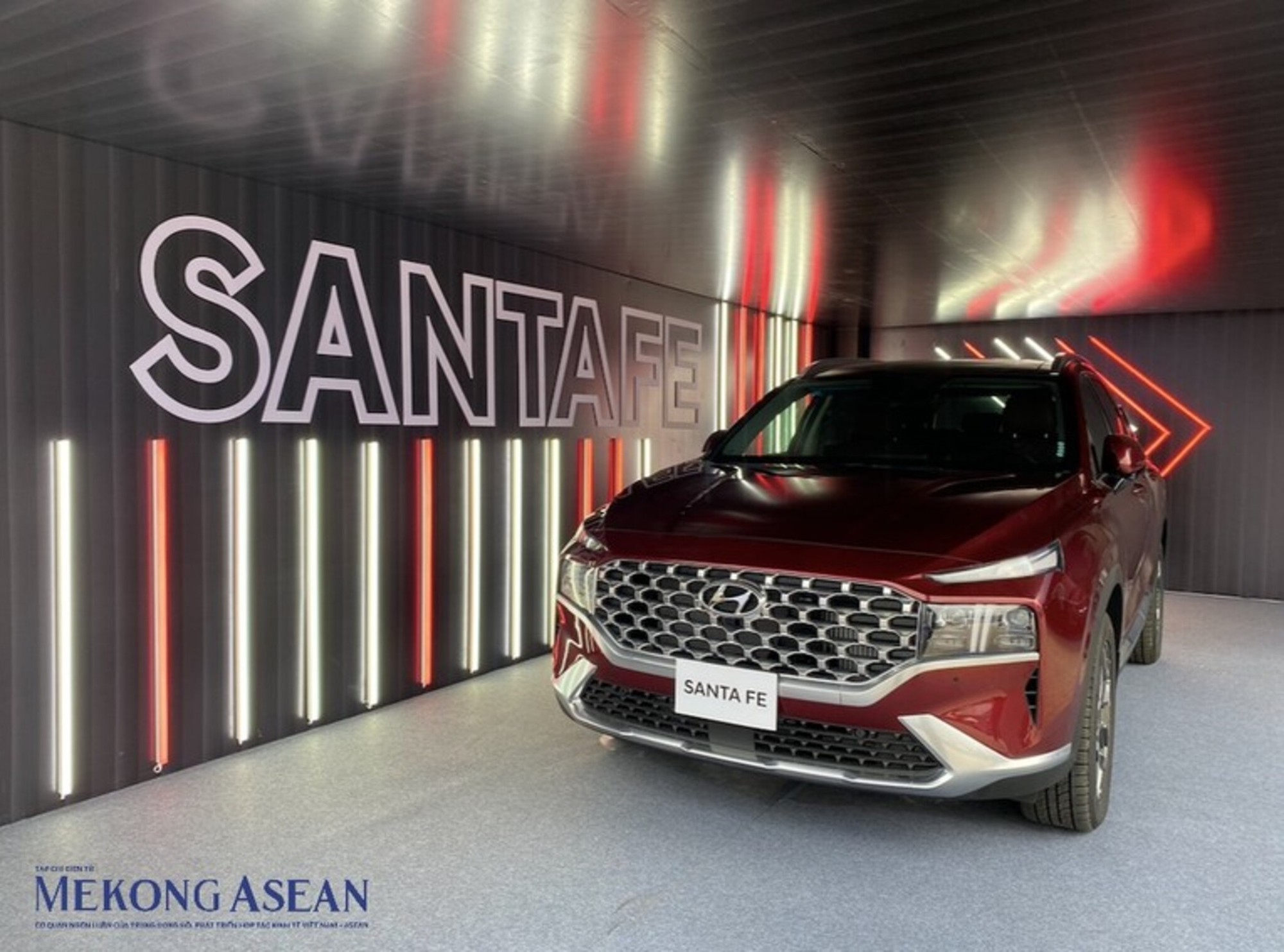 Hyundai Santafe được giảm gi&aacute; tr&ecirc;n nhiều phi&ecirc;n bản. Ảnh: H&agrave; Anh.