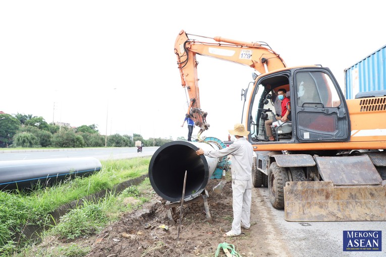 Haduwaco kh&ocirc;ng ngừng đầu tư trang thiết bị hiện đại, ti&ecirc;n tiến, đổi mới c&ocirc;ng nghệ xử l&yacute; nước, kiểm so&aacute;t tốt nguồn nước.