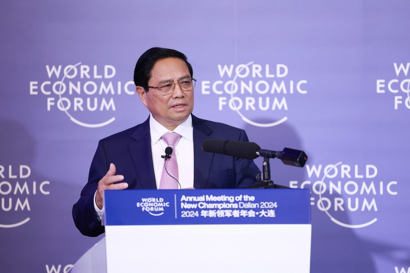 Thủ tướng Phạm Minh Ch&iacute;nh ph&aacute;t biểu tại cuộc thảo luận trong khu&ocirc;n khổ WEF Đại Li&ecirc;n 2024. Ảnh: VGP.