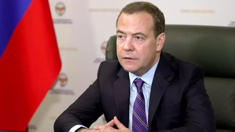 &Ocirc;ng Medvedev từng cảnh b&aacute;o Ukraine đối mặt với &amp;amp;amp;quot;Ng&agrave;y Ph&aacute;n x&eacute;t&amp;amp;amp;quot; nếu tấn c&ocirc;ng b&aacute;n đảo Crimea. Ảnh: TASS