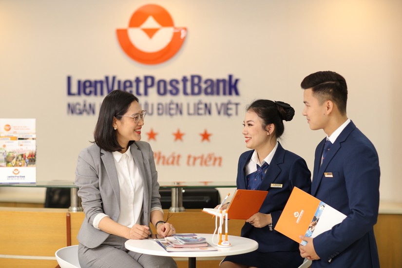 Doanh thu từ chứng kho&aacute;n tăng vọt, LienVietPostBank b&aacute;o l&atilde;i gấp 2 lần