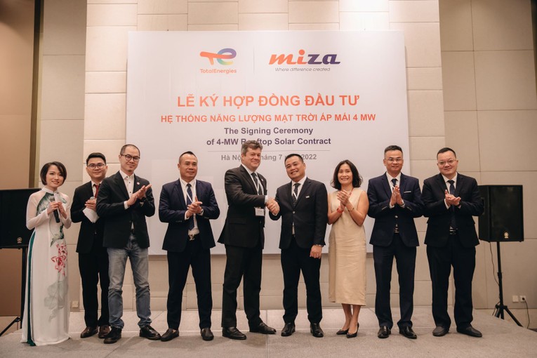 L&atilde;nh đạo C&ocirc;ng ty Miza Corporation v&agrave; TotalEnergies tại buổi k&yacute; kết