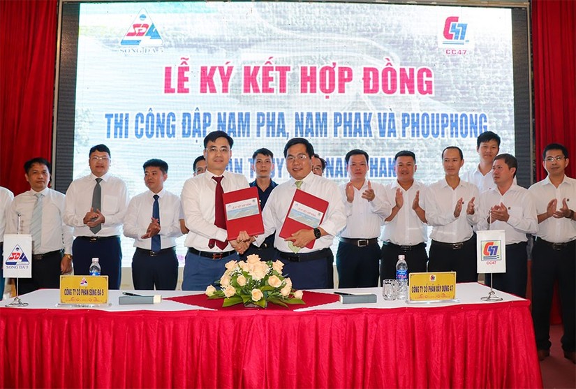 L&atilde;nh đạo CTCP X&acirc;y Dựng 47 v&agrave; CTCP S&ocirc;ng Đ&agrave; 5 k&yacute; kết hợp đồng thi c&ocirc;ng.