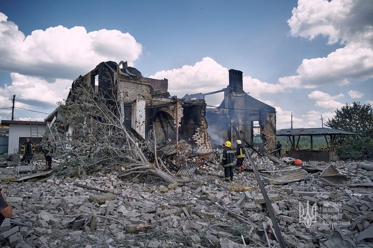 Khu d&acirc;n cư đổ n&aacute;t sau c&aacute;c cuộc giao tranh t&ecirc;n lửa ở Kramatorsk, tỉnh Donetsk, Ukraine, ng&agrave;y 29/7. Ảnh: Reuters