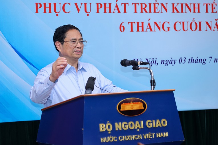 Đưa ngoại giao kinh tế thực sự trở th&agrave;nh một động lực mạnh mẽ cho ph&aacute;t triển nhanh v&agrave; bền vững đất nước. Ảnh: VGP