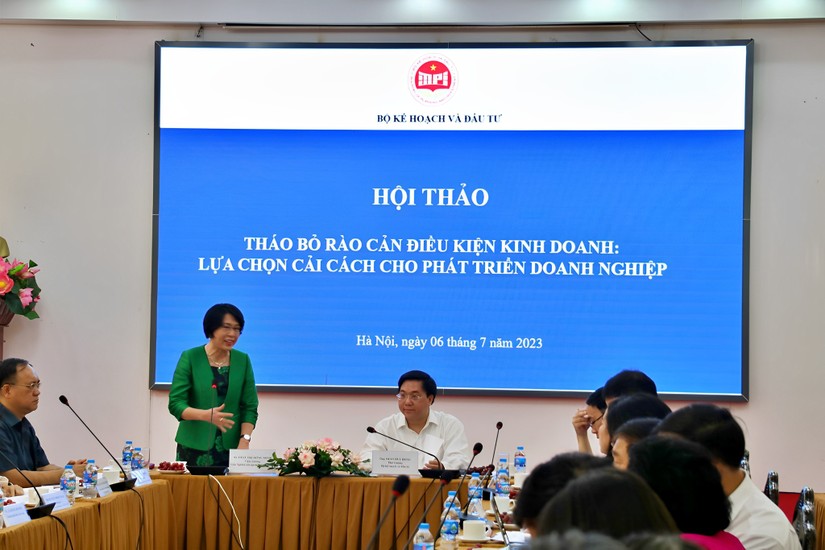 Hội thảo &ldquo;Th&aacute;o bỏ r&agrave;o cản điều kiện kinh doanh: Lựa chọn cải c&aacute;ch cho ph&aacute;t triển doanh nghiệp&rdquo;. Ảnh: Phương Thảo.