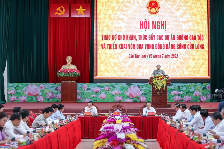 Thủ tướng Phạm Minh Ch&iacute;nh chủ tr&igrave; hội nghị về th&aacute;o gỡ kh&oacute; khăn, th&uacute;c đẩy c&aacute;c dự &aacute;n cao tốc v&agrave; triển khai c&aacute;c dự &aacute;n ODA v&ugrave;ng ĐBSCL - Ảnh: VGP