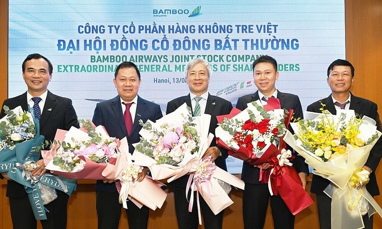 &Ocirc;ng L&ecirc; Th&aacute;i S&acirc;m (ngo&agrave;i c&ugrave;ng b&ecirc;n phải) v&agrave;o HĐQT Bamboo Airways từ th&aacute;ng 8/2022.