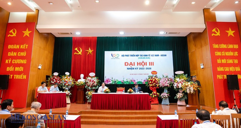 L&atilde;nh đạo Hội VASEAN ph&aacute;t biểu tại Đại hội Kh&oacute;a III nhiệm kỳ 2023 - 2027. Ảnh: Qu&aacute;ch Sơn