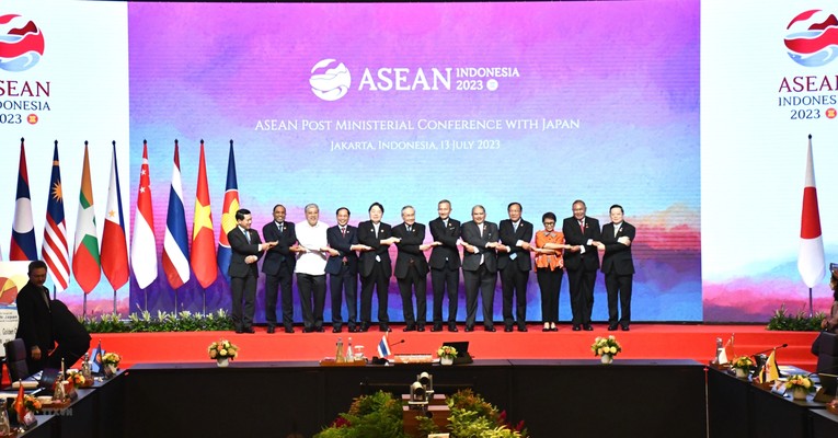 C&aacute;c Bộ trưởng chụp ảnh lưu niệm tại Hội nghị ASEAN - Nhật Bản. Ảnh: TTXVN