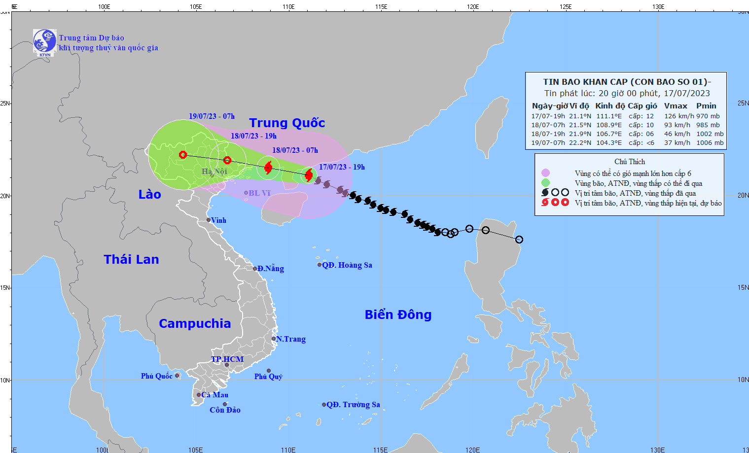 Hồi 19h ng&agrave;y 17/7, vị tr&iacute; t&acirc;m b&atilde;o ở c&aacute;ch M&oacute;ng C&aacute;i (Quảng Ninh) khoảng 330km về ph&iacute;a đ&ocirc;ng đ&ocirc;ng nam. Sức gi&oacute; mạnh nhất v&ugrave;ng gần t&acirc;m b&atilde;o mạnh cấp 12, giật cấp 15. Ảnh: NCHMF