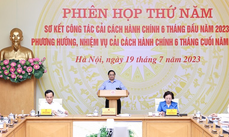 Thủ tướng Phạm Minh Ch&iacute;nh chủ tr&igrave; phi&ecirc;n họp thứ 5 của Ban Chỉ đạo nhằm sơ kết c&ocirc;ng t&aacute;c 6 th&aacute;ng đầu năm v&agrave; x&aacute;c định phương hướng, nhiệm vụ 6 th&aacute;ng cuối năm 2023 - Ảnh: VGP