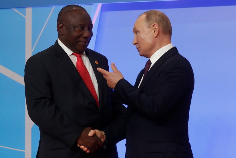 Tổng thống Nga Vladimir Putin v&agrave; Tổng thống Nam Phi Cyril Ramaphosa, năm 2019. Ảnh: AFP