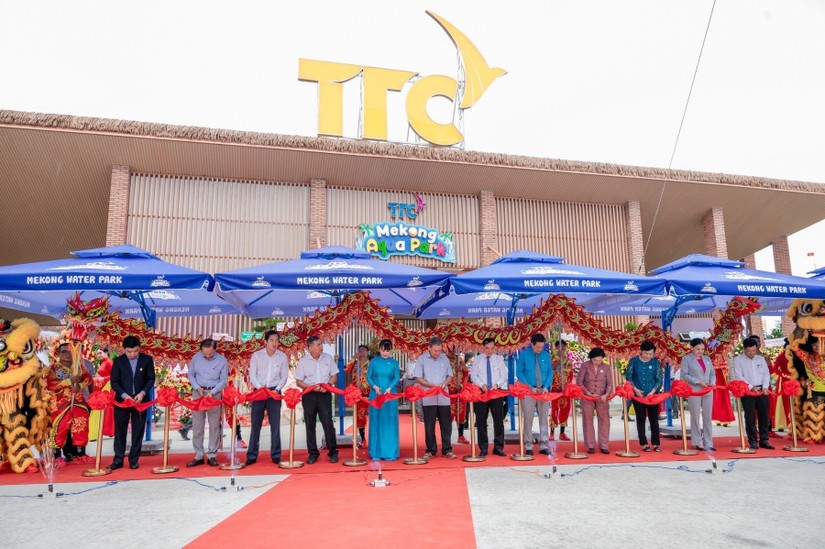 Lễ cắt băng kh&aacute;nh th&agrave;nh C&ocirc;ng vi&ecirc;n nước TTC Mekong Aqua Park tại th&agrave;nh phố Bến Tre