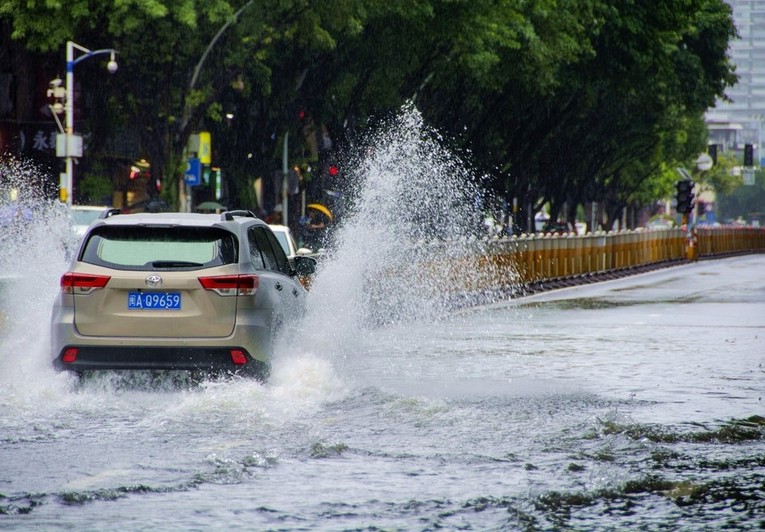 Trung Quốc cảnh b&aacute;o đỏ về mưa lớn, lũ lụt sau b&atilde;o Doksuri ảnh 3