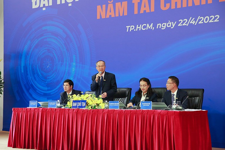 &Ocirc;ng Dương C&ocirc;ng Minh ph&aacute;t biểu tại ĐHĐCĐ năm t&agrave;i ch&iacute;nh 2021.