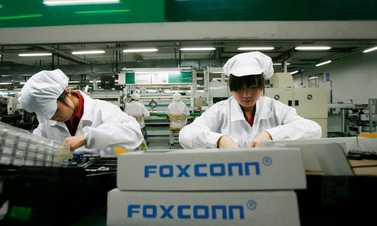 Một chuyền sản xuất của Foxconn tại Quảng Đ&ocirc;ng, Trung Quốc. Ảnh: Reuters