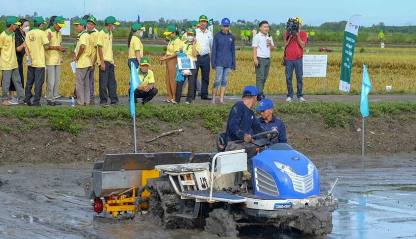 Cơ giới h&oacute;a đồng bộ l&agrave; giải ph&aacute;p tất yếu cho một nền sản xuất n&ocirc;ng nghiệp bền vững. Ảnh: TTXVN.