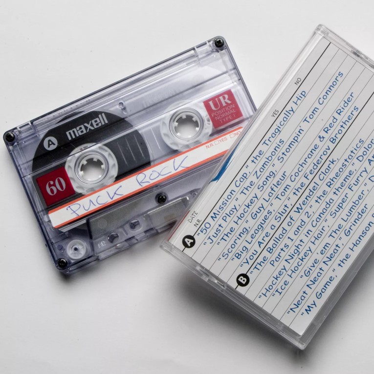 Doanh số băng cassette tại Mỹ cũng tăng theo đ&agrave; tăng gi&aacute; của m&aacute;y nghe nhạc cassette. Ảnh: Getty Images