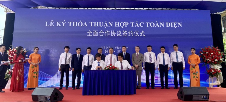 CTCP Vận tải v&agrave; Thương mại đường sắt (Ratraco) v&agrave; C&ocirc;ng ty hữu hạn vật lưu Lục Cảng quốc tế Thạch Gia Trang đ&atilde; k&yacute; kết thỏa thuận hợp t&aacute;c to&agrave;n diện. Nguồn: VNR.