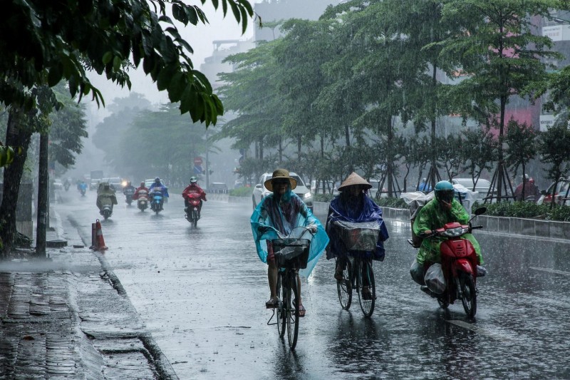 H&agrave; Nội: Mưa lớn buổi s&aacute;ng v&agrave; trưa, chiều giảm