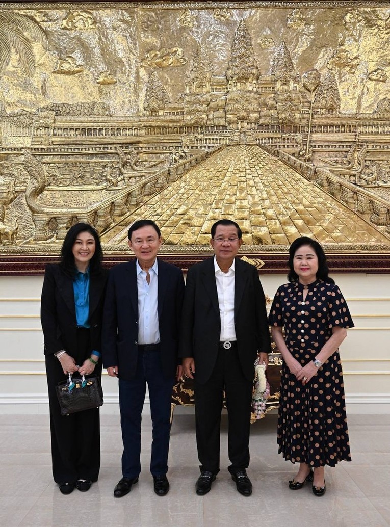 &Ocirc;ng Thaksin c&ugrave;ng em g&aacute;i dự sinh nhật Thủ tướng Campuchia Hun Sen  ảnh 2