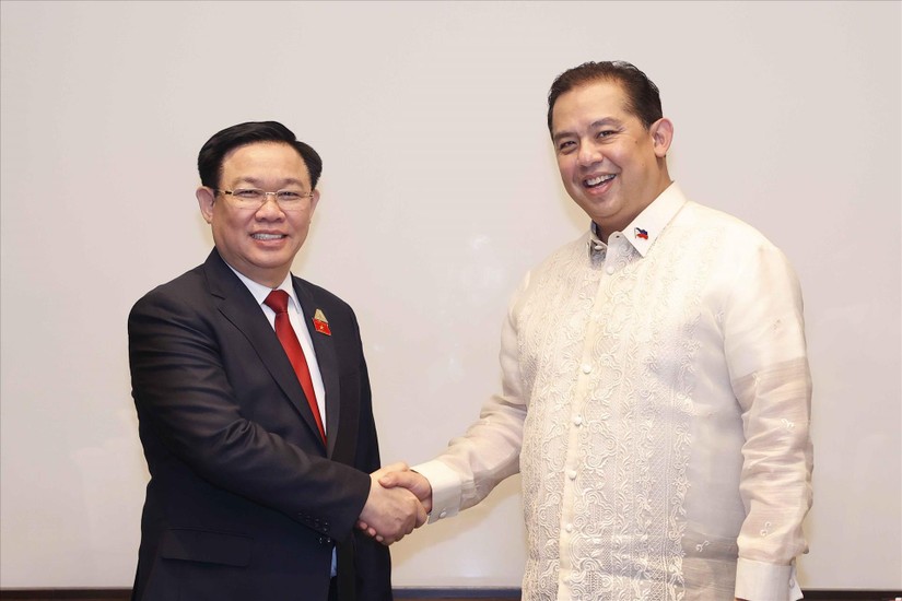 Chủ tịch Quốc hội Vương Đ&igrave;nh Huệ v&agrave; Chủ tịch Hạ viện Philippines Ferdinand Martin Romualdez. Ảnh: TTXVN