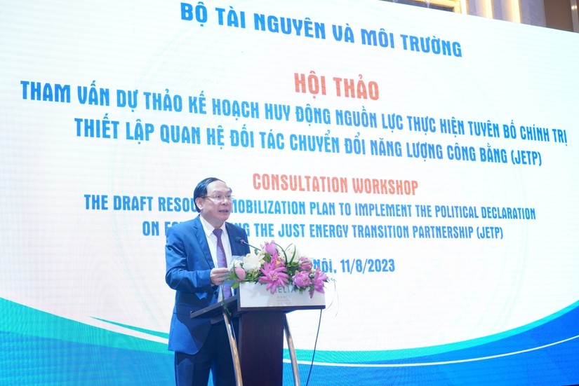 Thứ trưởng Bộ T&agrave;i nguy&ecirc;n v&agrave; M&ocirc;i trường L&ecirc; C&ocirc;ng Th&agrave;nh ph&aacute;t biểu tại hội thảo. Ảnh: UNDP.