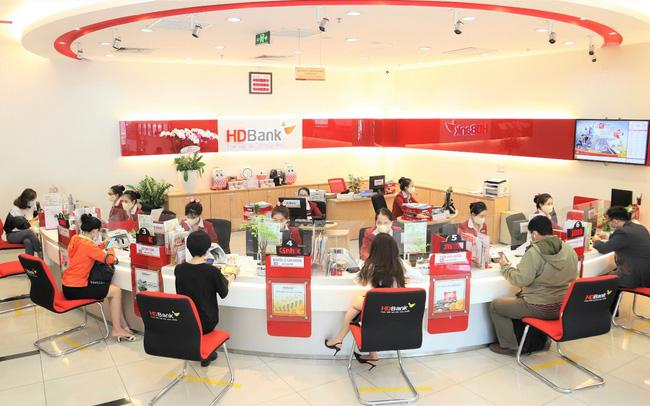 HDBank ra mắt thẻ t&iacute;n dụng Priority - Tinh t&uacute; phương Đ&ocirc;ng với m&agrave;u đỏ rượu vang sang trọng