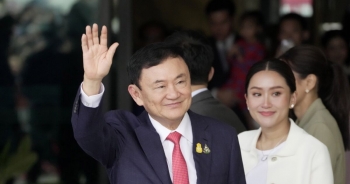 Ông Thaksin nhận bản án 8 năm tù sau khi về Thái Lan