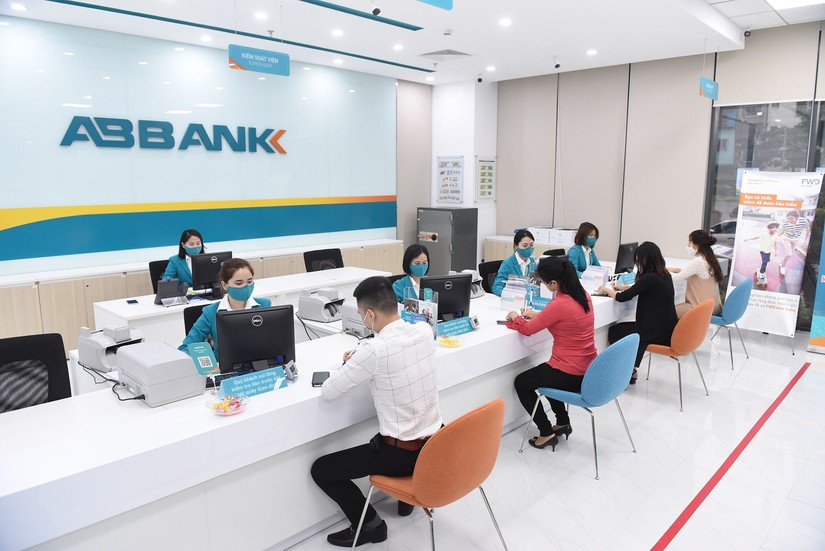 Trong 6 th&aacute;ng đầu năm 2023, ABBank ghi nhận 679 tỷ đồng lợi nhuận trước thuế, giảm 59% so với c&ugrave;ng kỳ năm ngo&aacute;i.