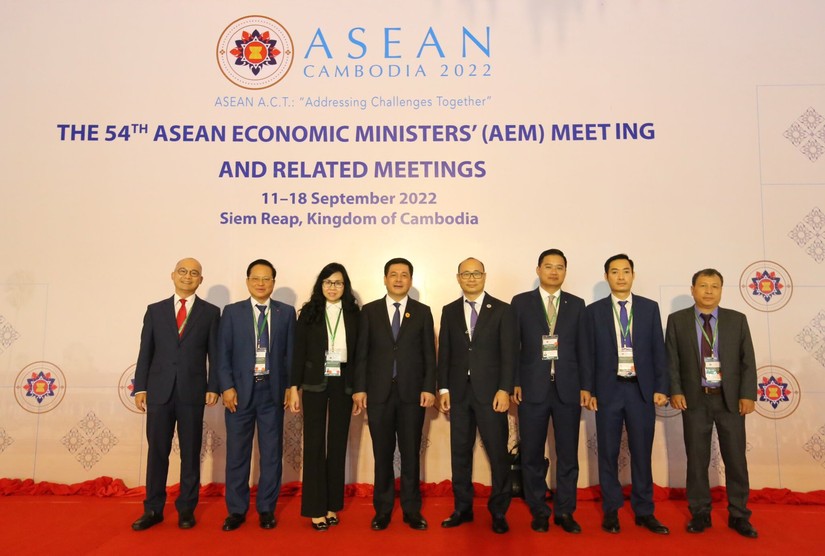 Đo&agrave;n Việt Nam tham dự Hội nghị Bộ trưởng Kinh tế ASEAN lần thứ 54. Ảnh: Bộ C&ocirc;ng Thương