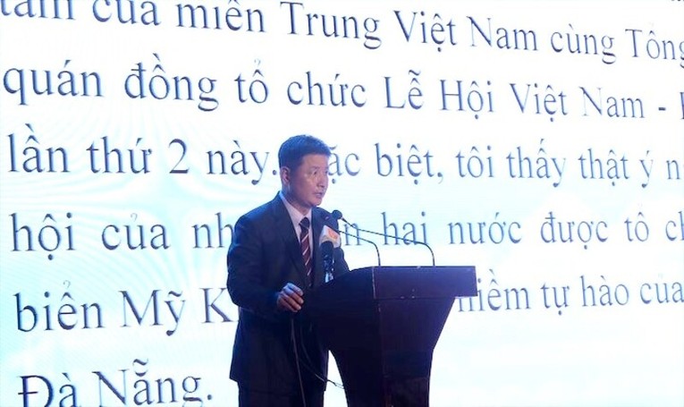 Tổng L&atilde;nh sự H&agrave;n Quốc tại th&agrave;nh phố Đ&agrave; Nẵng Kang Boo Sung ph&aacute;t biểu tại sự kiện. Ảnh: Danang.gov.