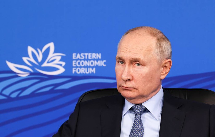 Tổng thống Nga Vladimir Putin tại Diễn đ&agrave;n Kinh tế Phương Đ&ocirc;ng lần thứ 8 tại Vlapostok. Ảnh: TASS