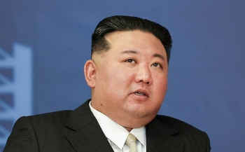 Ông Kim Jong Un tới thăm nhà máy chế tạo máy bay của Nga