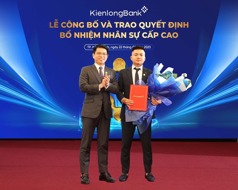 Ban Điều h&agrave;nh KienlongBank bổ sung th&ecirc;m nh&acirc;n sự cấp cao, đẩy nhanh hoạt động số h&oacute;a trong giai đoạn chuyển đổi của ng&acirc;n h&agrave;ng.