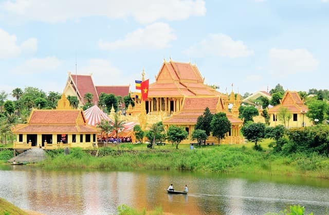 Ch&ugrave;a Khmer tại L&agrave;ng Văn h&oacute;a - Du lịch c&aacute;c d&acirc;n tộc.