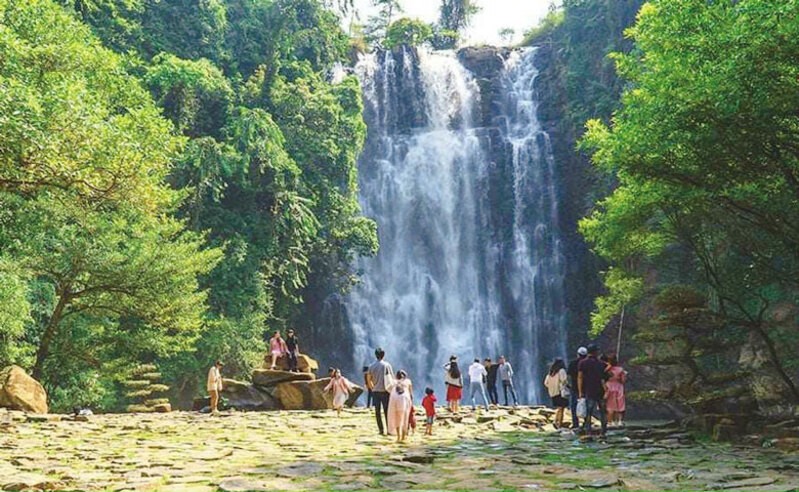 Th&aacute;c Bobla h&ugrave;ng vĩ tr&ecirc;n cao nguy&ecirc;n Di Linh. Ảnh: Dilinh.gov