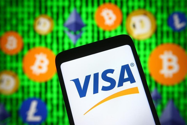 Việc ra mắt ứng dụng Crypto Secure của Mastercard cũng nhằm đẩy mạnh cạnh tranh với đối thủ lớn nhất của m&igrave;nh l&agrave; Visa. Ảnh: Getty Images