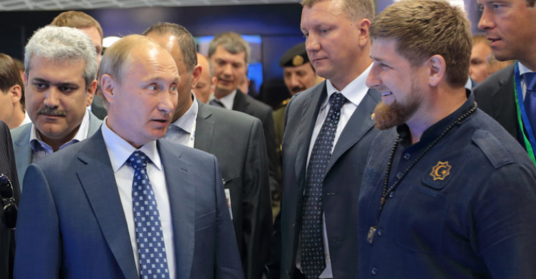 &Ocirc;ng Kadyrov được coi l&agrave; đồng minh trung th&agrave;nh của Tổng thống Nga Vladimir Putin.