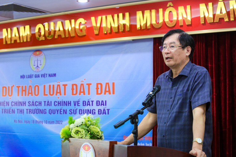 TS. Trần C&ocirc;ng Ph&agrave;n, Ph&oacute; Chủ tịch, Tổng Thư k&yacute; Hội Luật gia Việt Nam, ĐBQH kh&oacute;a XV ph&aacute;t biểu khai mạc hội thảo. Ảnh: Hữu Thắng