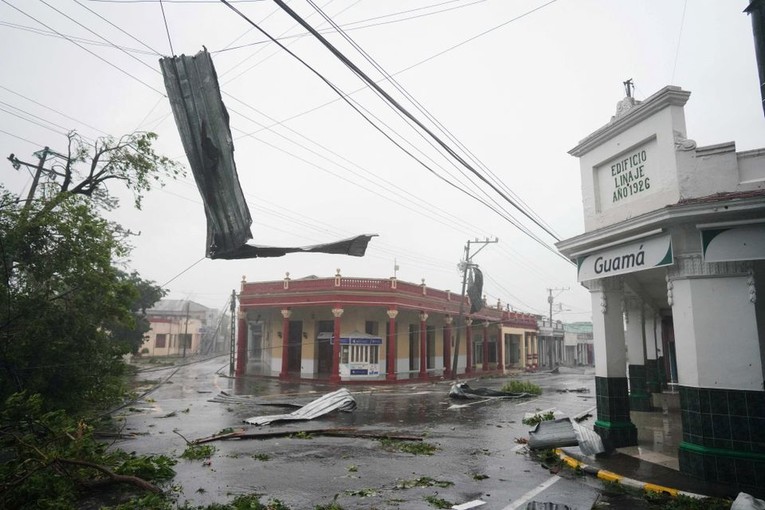 Cơn b&atilde;o Ian c&agrave;n qu&eacute;t qua Cuba hồi cuối th&aacute;ng 9. Ảnh: Reuters