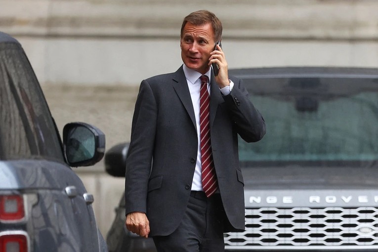 Bộ trưởng T&agrave;i ch&iacute;nh Jeremy Hunt.