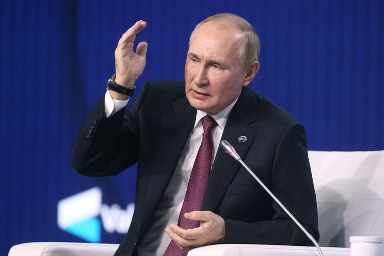 &Ocirc;ng Putin chỉ tr&iacute;ch phương T&acirc;y đ&atilde; k&iacute;ch động c&aacute;c cuộc xung đột tr&ecirc;n thế giới. Ảnh: Reuters