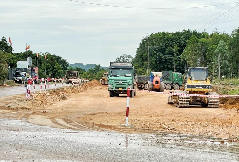 Dự &aacute;n Đường v&agrave;o Khu di t&iacute;ch C&ocirc;n Sơn - Kiếp Bạc đoạn từ Quốc lộ 37 v&agrave;o đền Kiếp Bạc (th&agrave;nh phố Ch&iacute; Linh) đang được đẩy nhanh tiến độ