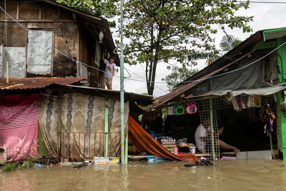 63 người tại Philippines vẫn đang mất t&iacute;ch sau cơn b&atilde;o. Ảnh: Reuters